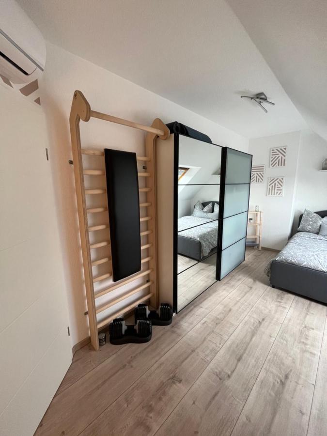 105 Qm Neues Klimatisiertes Appartment Fuer Familien Privater Parkplatz Хемниц Экстерьер фото