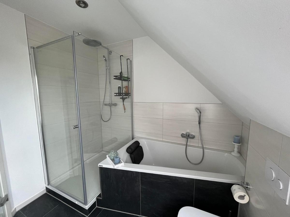 105 Qm Neues Klimatisiertes Appartment Fuer Familien Privater Parkplatz Хемниц Экстерьер фото